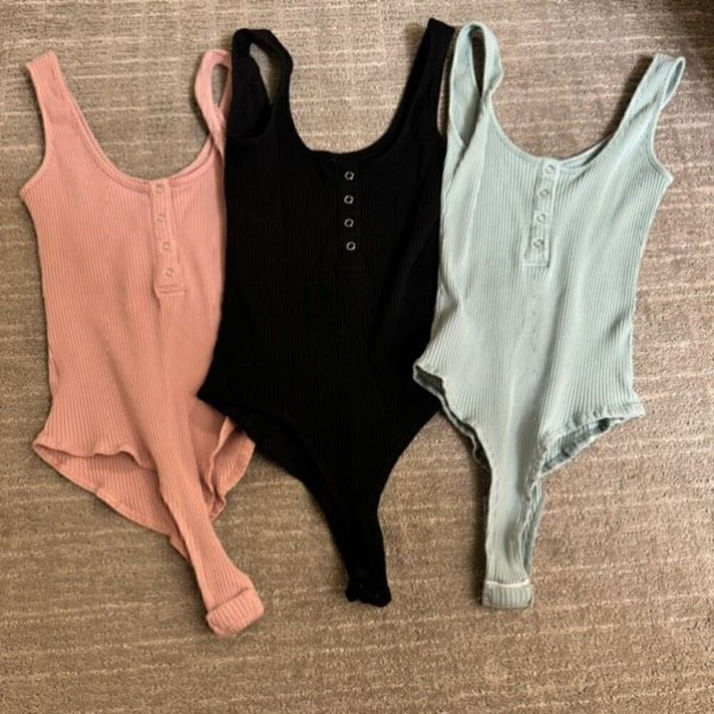 LE3NO Black Pink Blue Ribbed Henley Style Tank Top Bodysuits Set of 3 Small